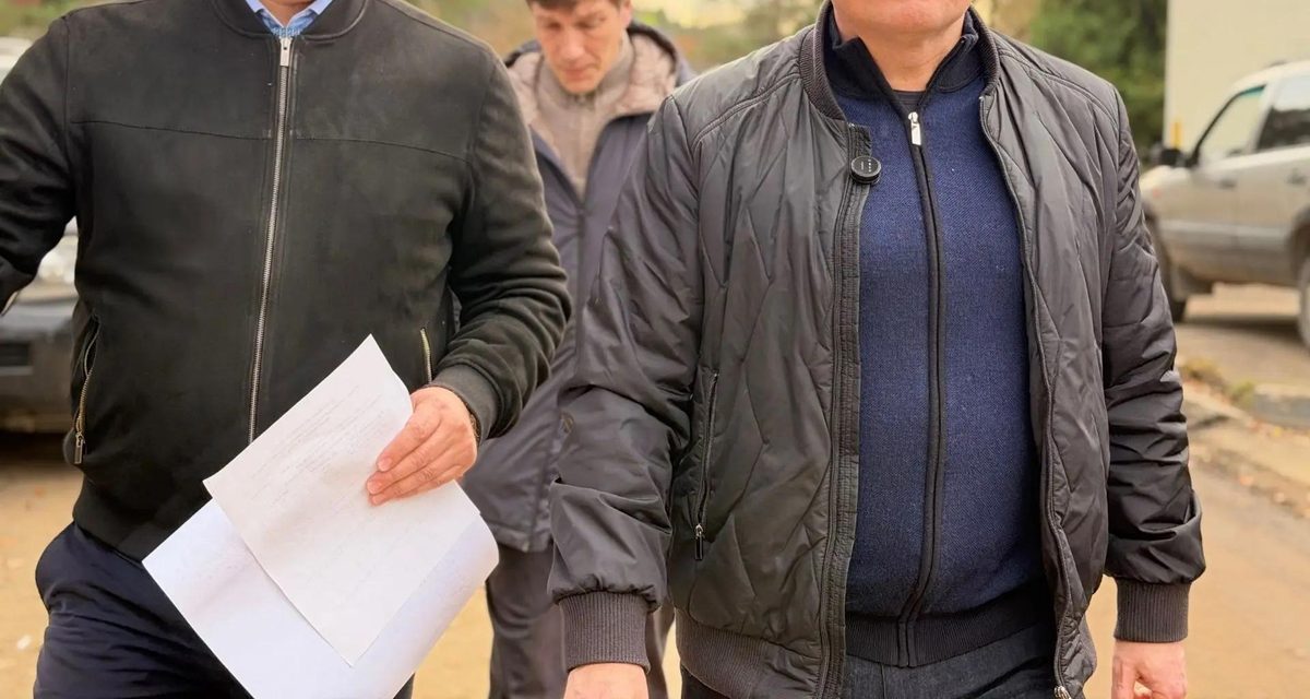 У онкодиспансера в Анненках строят парковку примерно на 450 мест