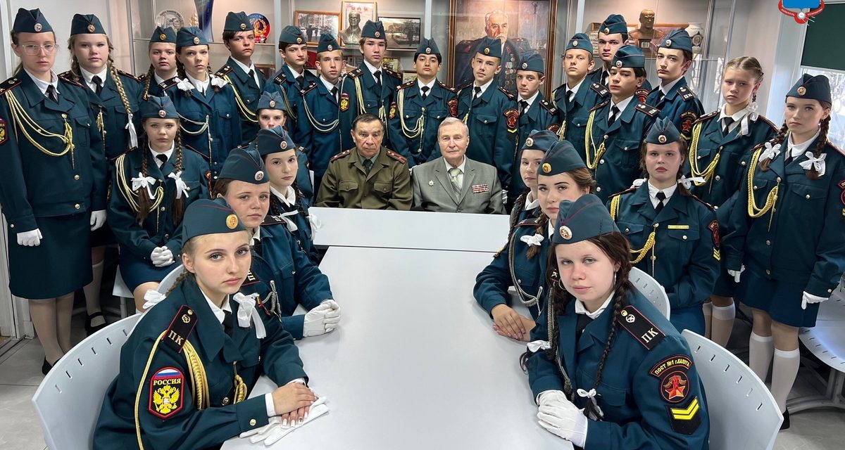 В Калуге юным постовцам рассказали о 2500 подростках, рывших окопы под Москвой