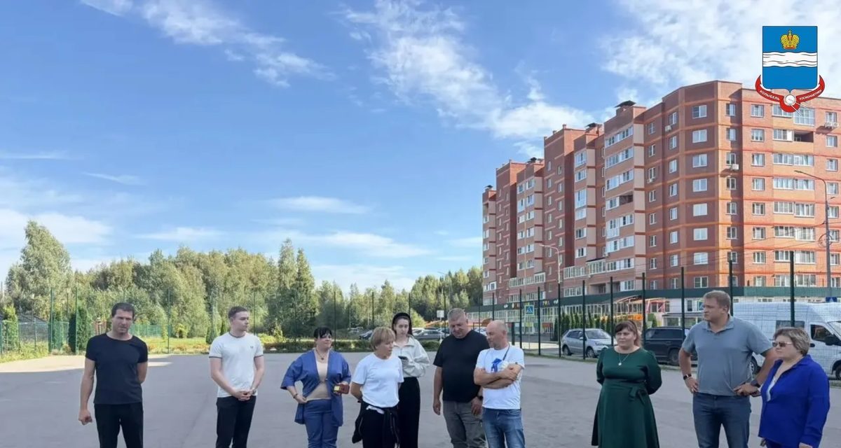 На Полесской в Калуге открыли площадку для спорта и игр с резиновым покрытием